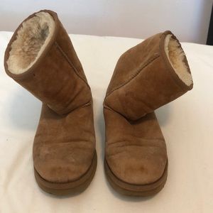 UGG Classic Short, Chestnut, Size 8